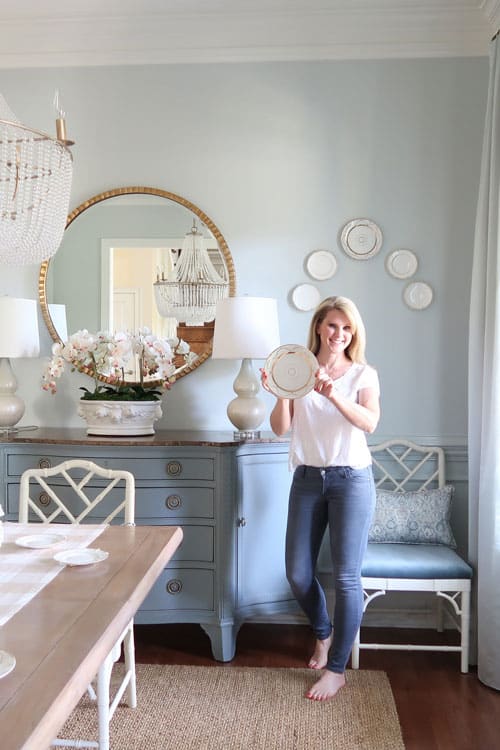 woman-holding-plate-in-blue-dining-room-to-make-plate-arrangement-on-wall_porch-daydreamer