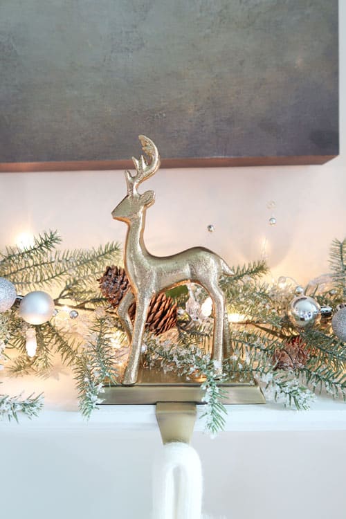 gold-reindeer-on-stocking-holder