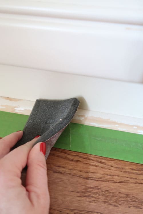 using-a-sanding-sponge-sand-peeling-paint