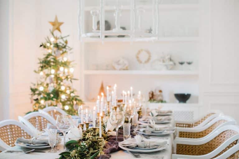 Easy-To-Create Christmas Tablescapes