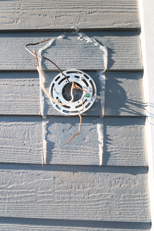 Replacing Outdoor Wall Sconces What, How To Install Exterior Lights On Vinyl Siding