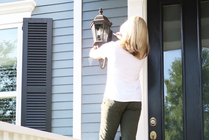 Replacing Outdoor Wall Sconces What, Install Outside Light Fixture Vinyl Siding
