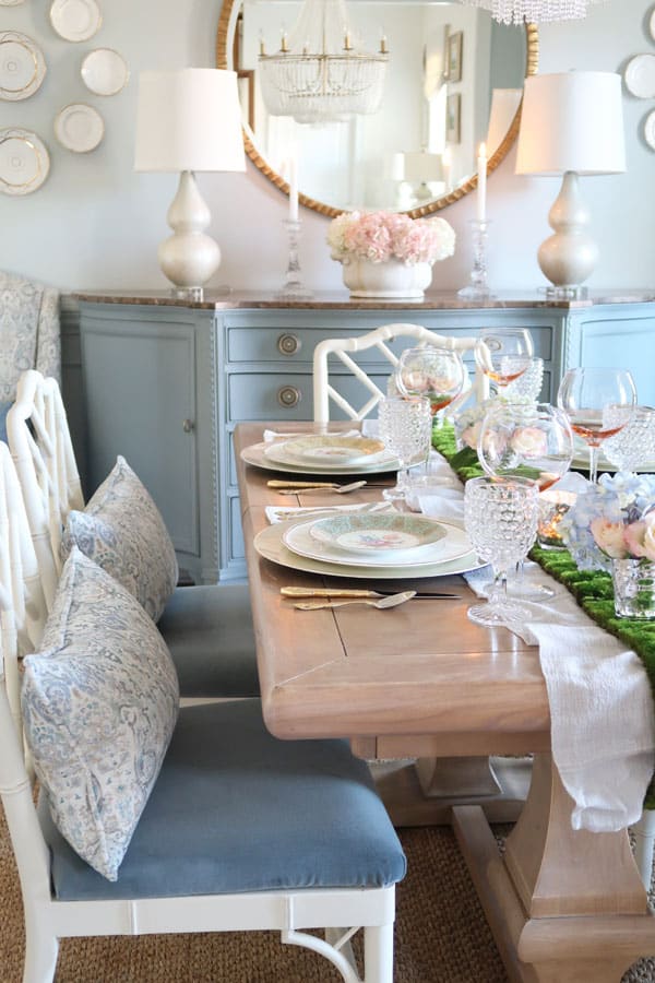 using-pillows-in-chairs-for-another-layer-spring-table