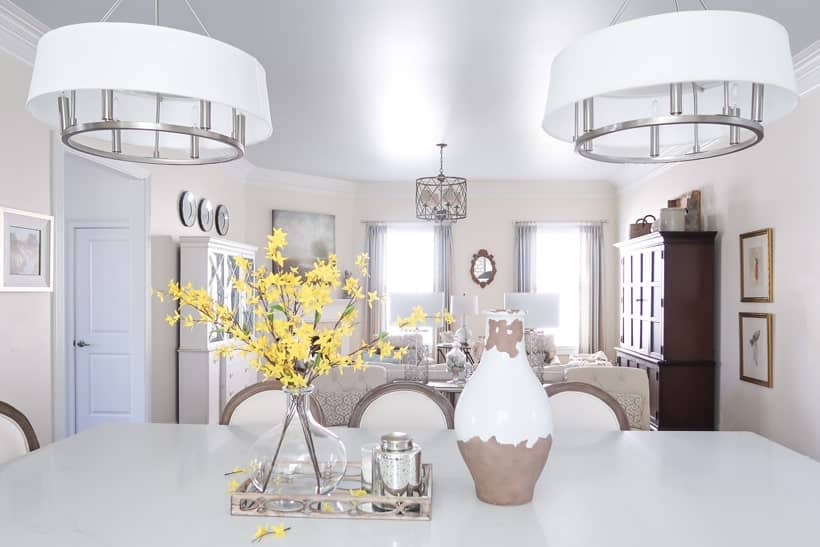 Kitchen Island Pendant Light Size, How Low Should A Chandelier Hang Over Kitchen Island