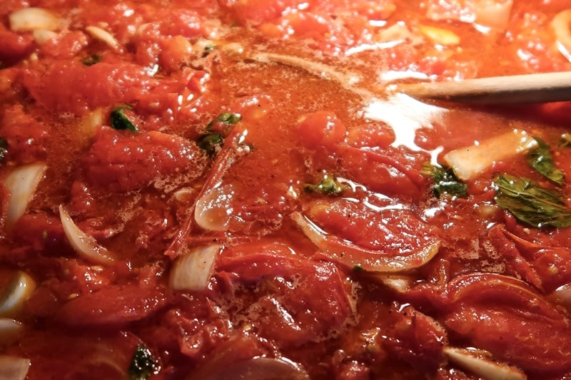 2nd-time-roasting-tomato-mixture-and-stirring_garden-fresh-marinara