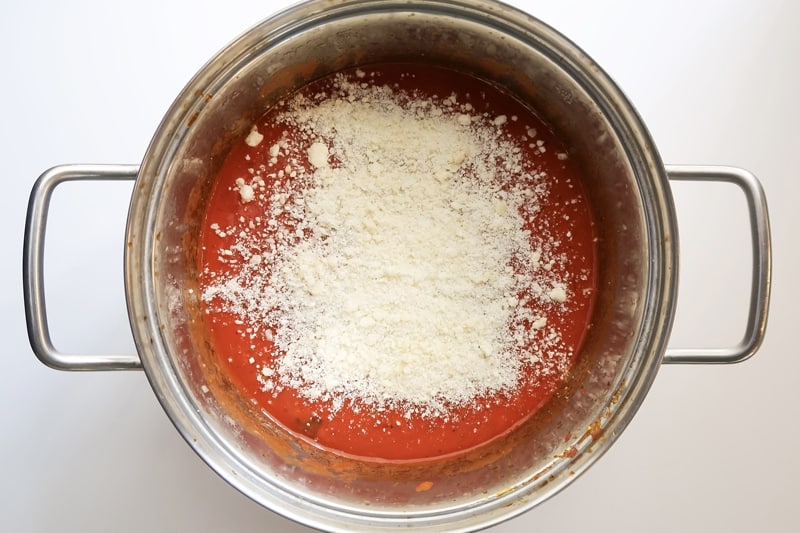 top-marinara-with-shredded-parmesan-cheese_garden-fresh