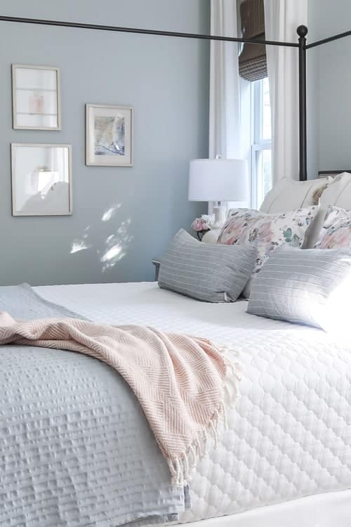 pretty-details-of-spring-bedding-in-blue-room