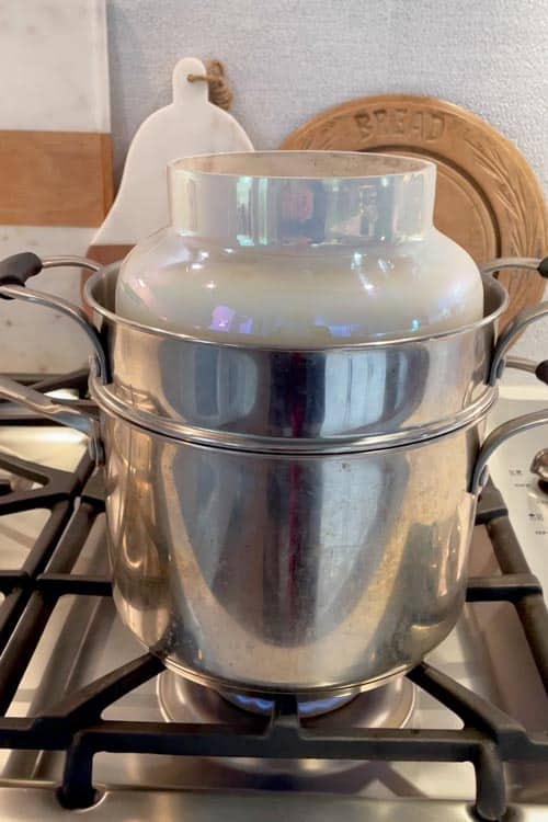 set-candle-in-steamer-place-on-pot