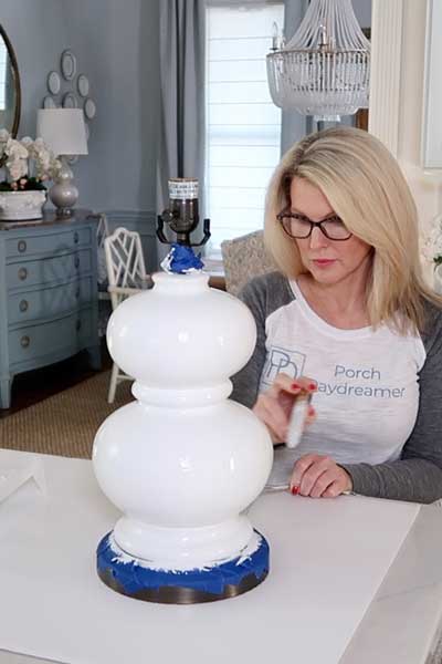 apply-two-coats-paint-to-primed-lamp