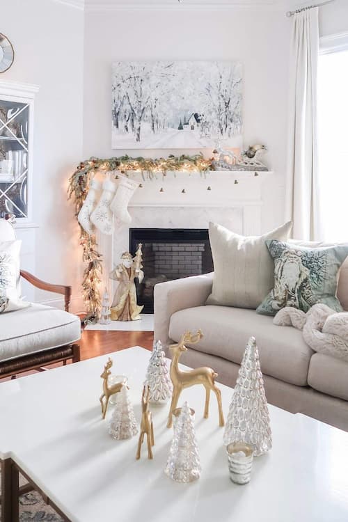 elegant-christmas-decor-family-room-neutral-colors