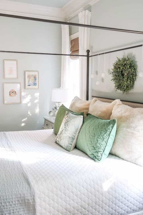 green-christmas-wreath-ornaments-canopy-bed-master-bedroom