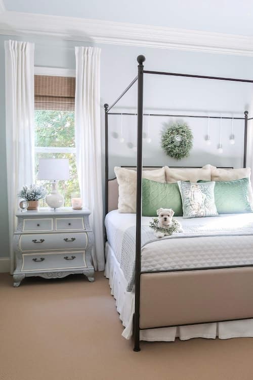master-bedroom-canopy-bed-decorated-christmas-white-maltese-green-wreath-vintage-santa-pillow