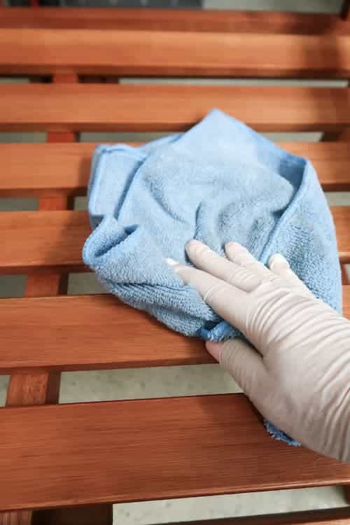 clean-outdoor-wood-bench-thoroughly-degreaser