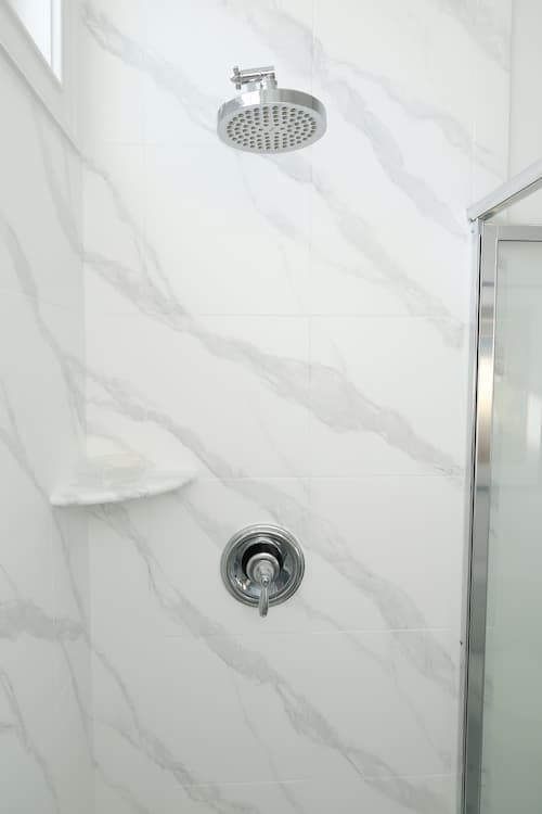 shower-tile-painted-white-gray-marble-vein-like-marble