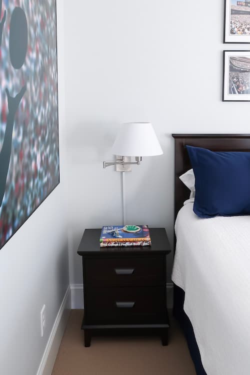 wall-scone-light-hung-perfect-height-to-headboard