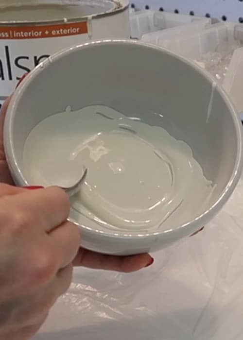 thoroughly-mix-paint-and-silver-glaze-in-bowl