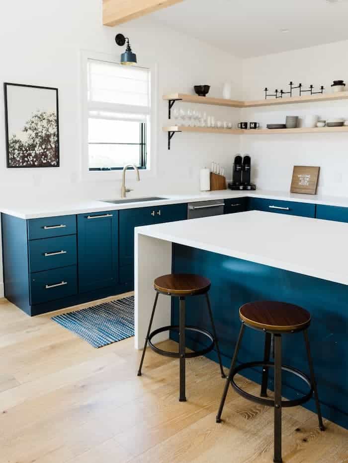 kitchen-cabinets-georgian-bay-sherwin-williams-2024-paint-color-trends