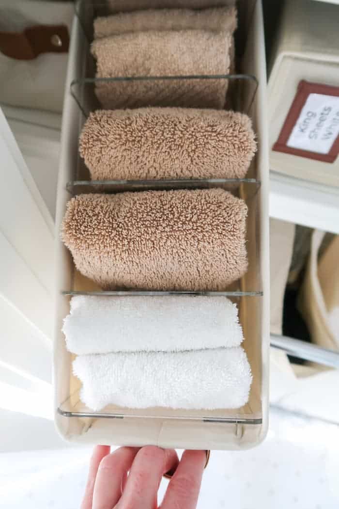 how-to-organize-wash-cloths-bathrooom